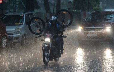 अगले तीन घंटे में नोएडा सहित कई जिलों में बारिश की चेतावनी, मौसम हुआ सुपरकूल