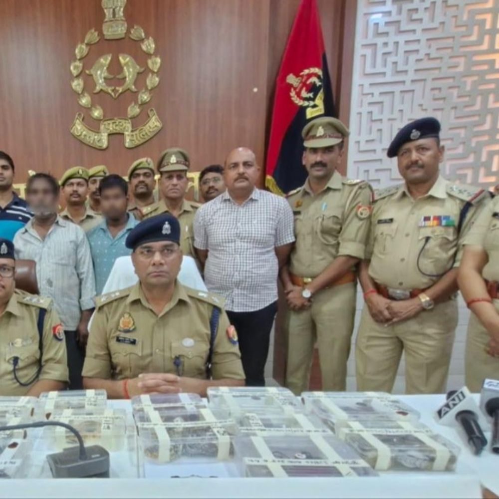 गोरखपुर में रेलवे आवासों में चोरी:बाप-बेटा मिलकर 50 लाख के गहने चुराए, दोनों आरोपी अरेस्ट
