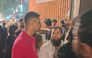 एक्सीडेंट के बाद डम्पर के केबिन में फंसा रहा ड्राइवर:मुरादाबाद में कांठ रोड पर डम्पर और कैंटर में हुई जबरदस्त भिड़ंत