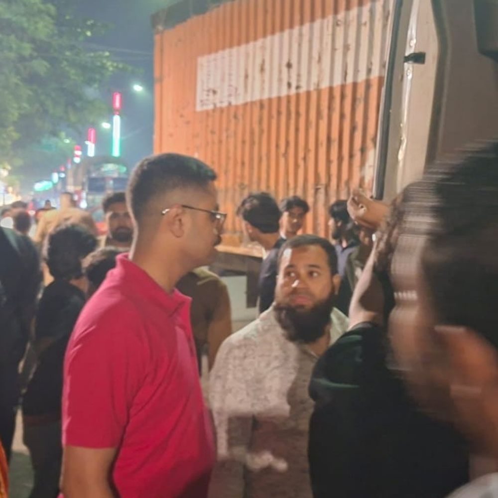 एक्सीडेंट के बाद डम्पर के केबिन में फंसा रहा ड्राइवर:मुरादाबाद में कांठ रोड पर डम्पर और कैंटर में हुई जबरदस्त भिड़ंत
